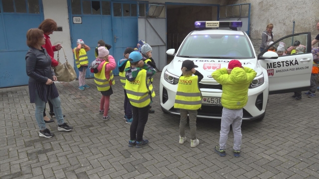 Mestská polícia v Brezovej pôsobí preventívne aj na deti z materských škôl
